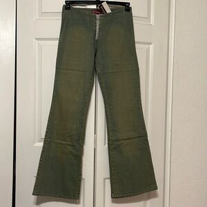 Zerotime Jeans U.S.A. Medium waist, with a zipper, bootcut. Stretchy size 6. NWT